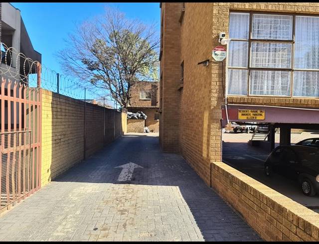 2 BEDROOM APARTMENT FOR SALE IN VEREENIGING CENTRAL